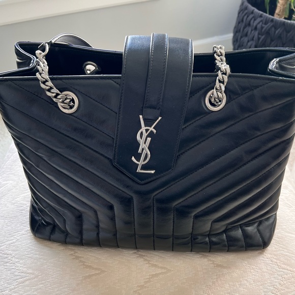 YSL Monogram Matelasse Large Loulou Shopper Bag - Picture 5 of 13